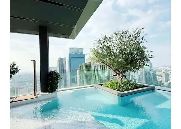 Newly Decorated Condo Near Siam Paragon